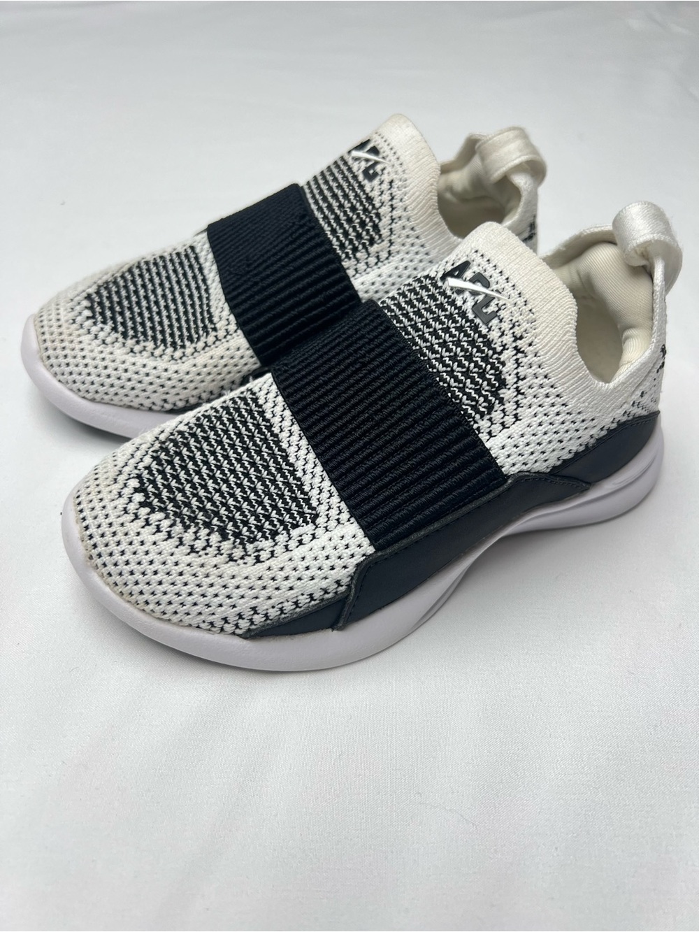 APL TechLoom Bliss Ivory Black Kids Sneakers Size 10
